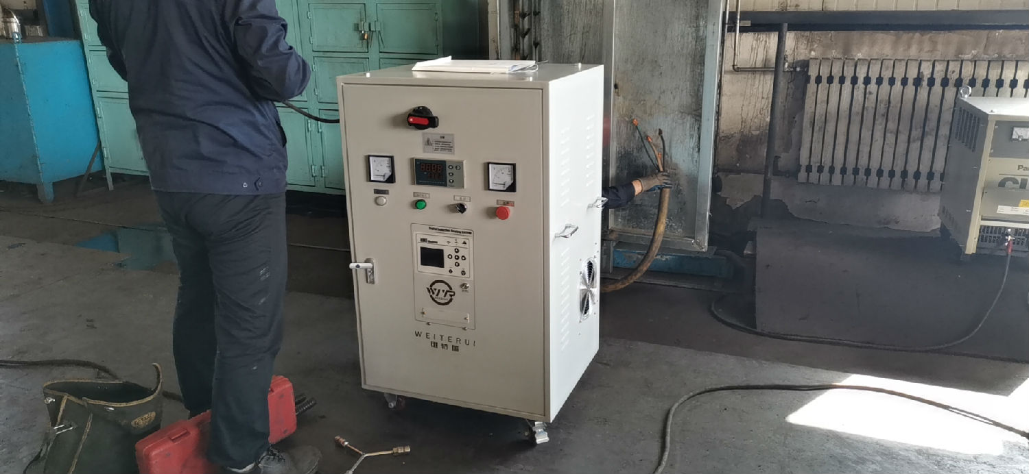 中频感应加热器.jpg 中频感应加热器.jpg
