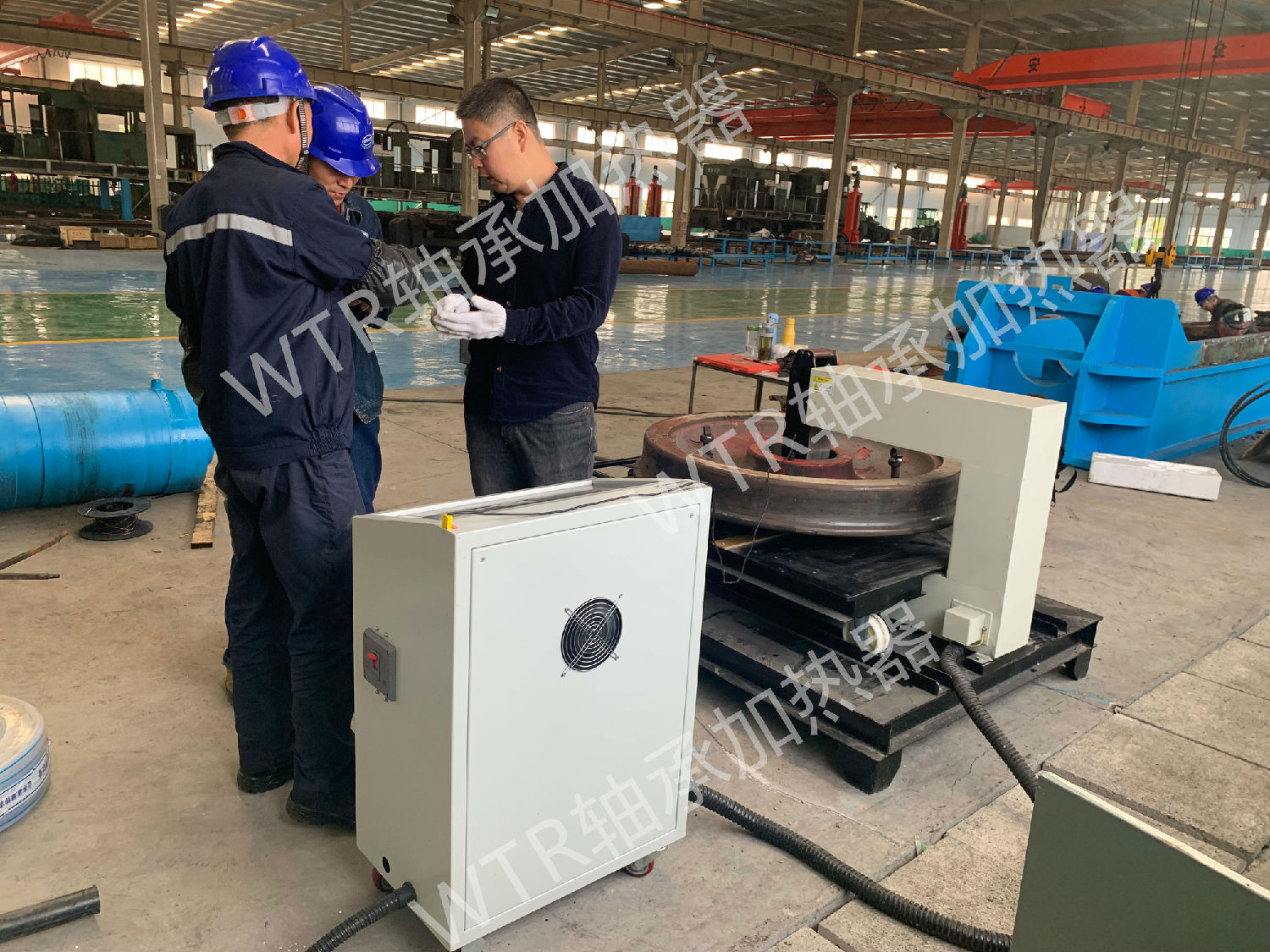 中高频感应加热器.jpg 中高频感应加热器.jpg